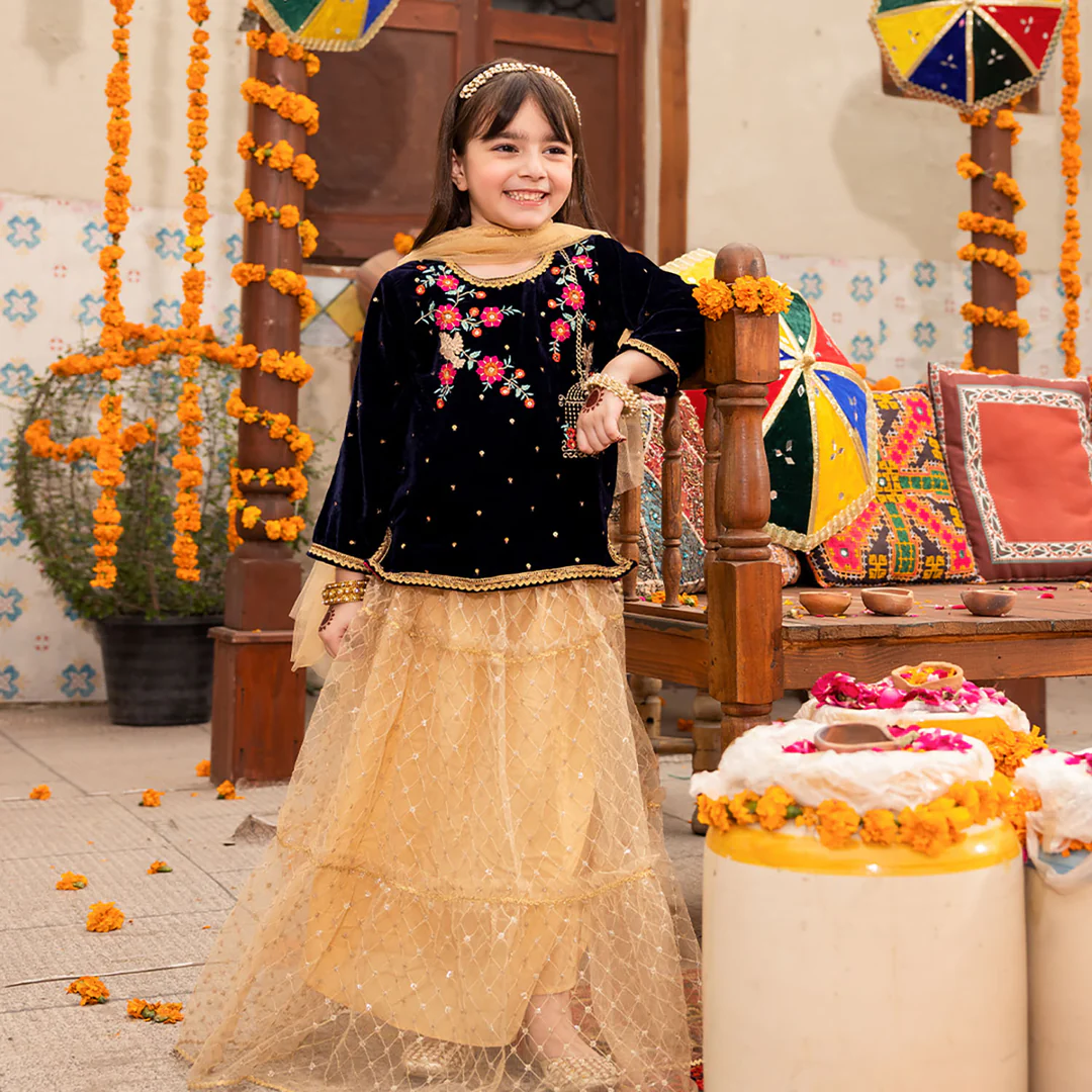 5 Best Pakistani Girls Suit Colors You Must Have