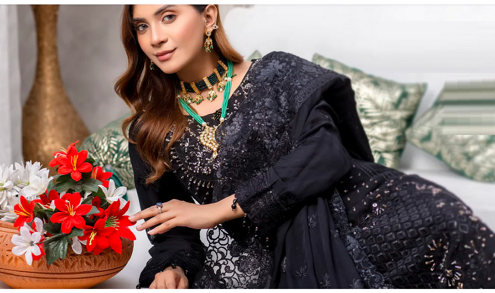 5 Reasons behind the Growing Demand for Pakistani Designer Clothes in The UK